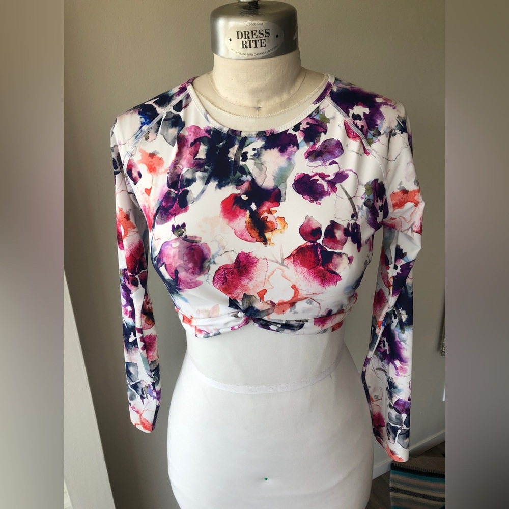 Athleta Watercolor Rash Guard Long Sleeve Crop Top Size Large